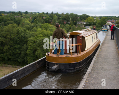 Bateau sur le canal de l'Aqueduc de Pontcysyllte Banque D'Images