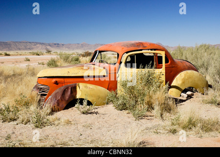 Voiture abandonnée dans le désert, Solitaire, en Namibie Banque D'Images