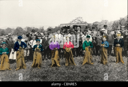 Huit garçons dans un sac la Race Banque D'Images