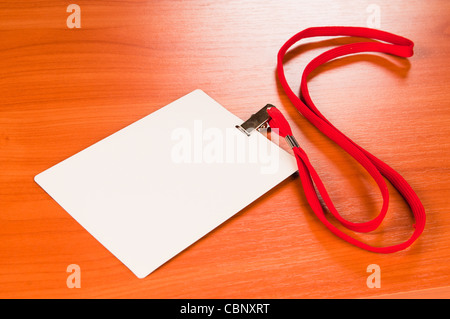 Carte d'identité sur table en bois Banque D'Images