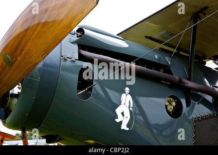 Logo Chaplin peint sur capot moteur Capot George Aviation Museum New Zealand Sport & société de l'Aviation Banque D'Images