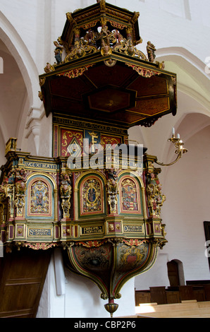 Le Danemark, l'helsingoer. helsingoer domkirke st. olai (aka helsingoer cathédrale) en bois sculpté orné en chaire. Banque D'Images