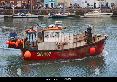 Bateau de pêche en juillet Quai de Weymouth Banque D'Images