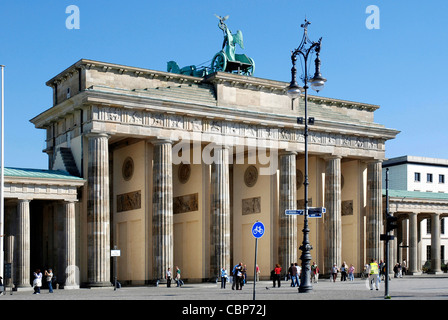 La porte de Brandebourg à Berlin. Banque D'Images