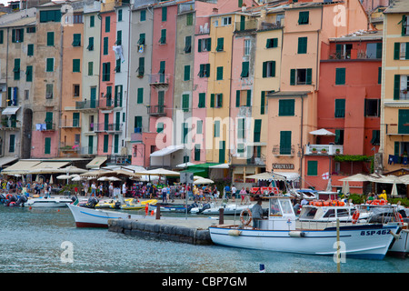 Bateaux de pêche au port de Porto Venere, province La Spezia, Liguria di Levante, Italie, Méditerranée, Europe Banque D'Images