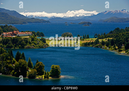 Vue sur le Parc National Nahuel Huapi lac Nahuel Huapi et Llao Llao hotel, près de Bariloche, en Patagonie. L'Argentine. Banque D'Images