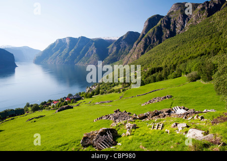 Paysage de l'Aurlandsfjord, Sogn og Fjordane, en Norvège. Banque D'Images