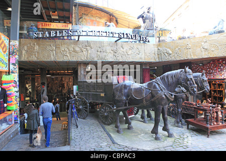 Les boutiques d'équitation dans marché Camden Lock, Chalk Farm, North London, UK Banque D'Images