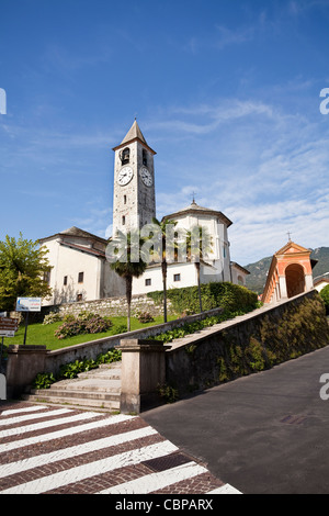 Église St Gervasio et Protasio - Bell Tower, Baveno, Lac Majeur, Piémont, Italie du Nord. Banque D'Images