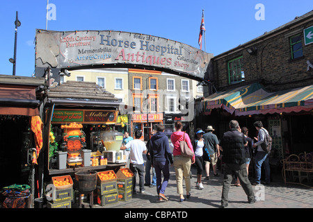 Le cheval d'antiquités de l'hôpital signe sur Camden Lock Market, au nord de Londres, Angleterre, RU Banque D'Images