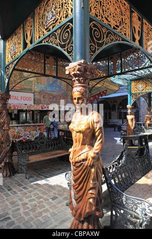 Des stands de nourriture orientale sur Camden Lock Market, Chalk Farm, North London, UK Banque D'Images