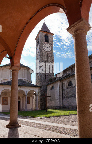 Église St Gervasio et Protasio - Bell Tower, Baveno, Lac Majeur, Piémont, Italie du Nord. Banque D'Images