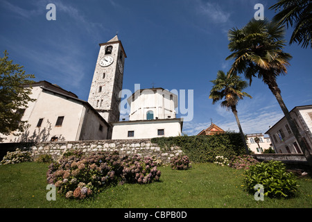 Église St Gervasio et Protasio - Bell Tower, Baveno, Lac Majeur, Piémont, Italie du Nord. Banque D'Images