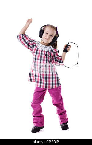 La petite fille à l'écoute de musiques et danses Banque D'Images