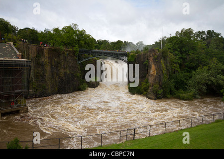 Haut niveau de l'eau dans le Parc National de Great Falls à Paterson - ouragan Irene suite, New Jersey Banque D'Images