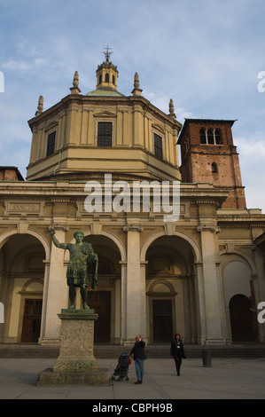 Basilique de San Lorenzo Maggiore le long de Corso di Porta Ticinese street Milan Lombardie Italie Europe Banque D'Images