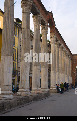 Colonne di San Lorenzo colonnes Corso di Porta Ticinese street Milan Lombardie Italie Europe Banque D'Images