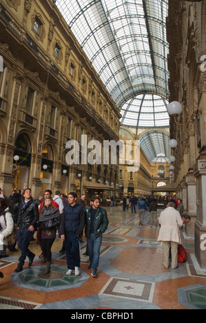 Galleria Vittorio Emanuele II shopping centre Milan Lombardie Italie Europe Banque D'Images