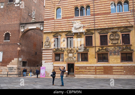 Piazza dei Signori square vieille ville Vérone Vénétie Italie du nord Europe Banque D'Images