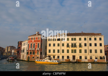 Canal Grande en face du quartier Cannaregio Venise Vénétie Italie du nord Europe Banque D'Images