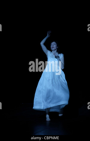 Femme surnaturelle, femme surnaturelle - Société Big Dance Theater, USA - chorégraphie et direction d'Annie B PARSON - avec Tym Banque D'Images