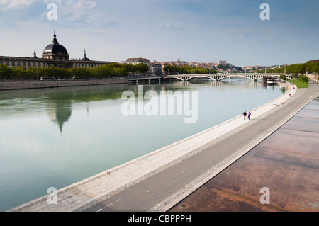 Lyon, France : l'hôpital de l'Hôtel Dieu au bord du Rhône, le 2 septembre 2009. (Photo : Matt Bostock) Banque D'Images