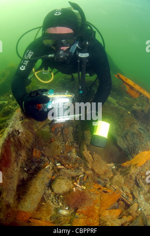 Épave sous-marine - chalutier mine Collective 'paysan', submergée par la mer Noire en Ukraine. Banque D'Images