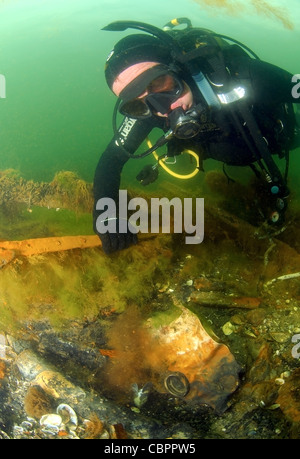 Épave sous-marine - chalutier mine Collective 'paysan', submergée par la mer Noire en Ukraine. Banque D'Images