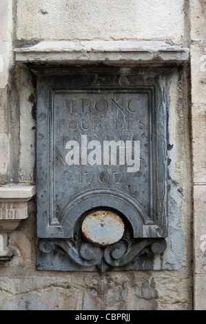 Lyon, France : 'tronc pour les pauvres malades 1707", plaque à Hôpital de l'Hôtel Dieu, le 2 septembre 2009. (Photo : Matt Bostock) Banque D'Images