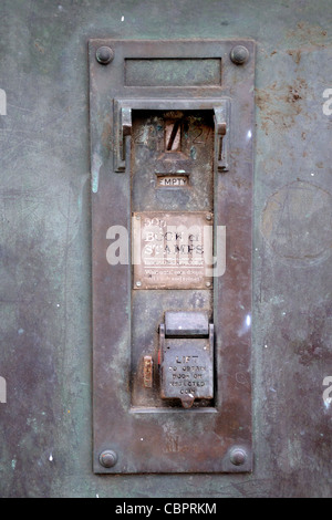 Ancien distributeur de carnets de poste en Écosse, Royaume-Uni Banque D'Images