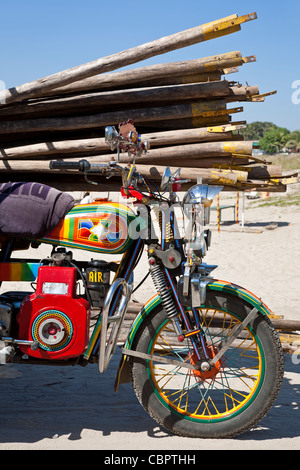 Moto Royal Enfield (moteur diesel). Diu. L'Inde Banque D'Images