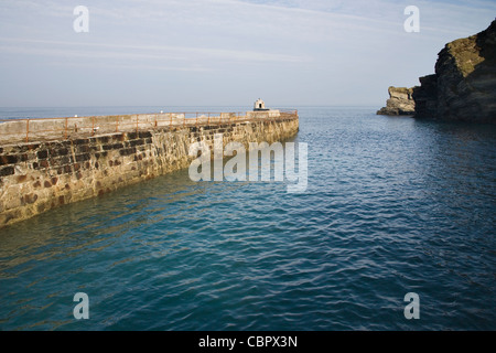 Portreath Harbour sur la côte nord des Cornouailles Banque D'Images