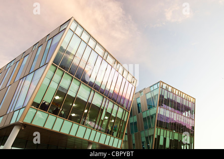 Un édifice moderne en verre appartenant à British Telecom à South Shields, Tyneside, au nord-est, au Royaume-Uni. Banque D'Images