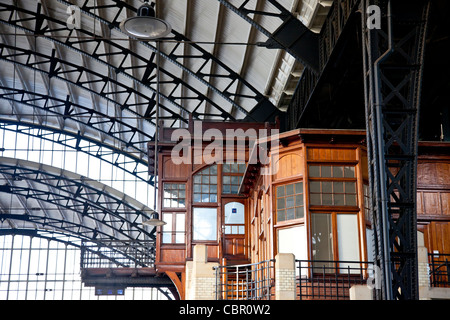 Ancien bureau à l'intérieur de la gare Haarlem, Pays-Bas Banque D'Images