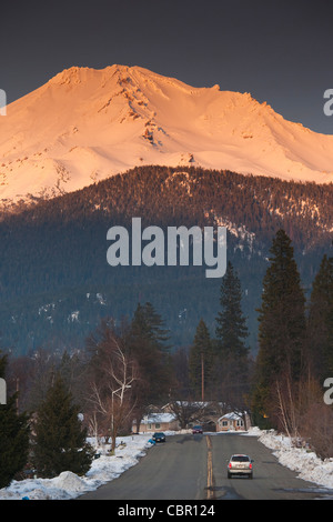 États-unis, Californie, Californie du Nord, montagnes du Nord, le Mont Shasta, vue de Mt. Shasta, altitude 14 162 pieds, coucher du soleil Banque D'Images