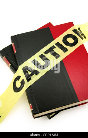 Bande de protection en plastique et livre, livre interdit Banque D'Images