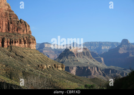 Avis de buttes et les falaises de la Bright Angel Trail dans le Grand Canyon Banque D'Images