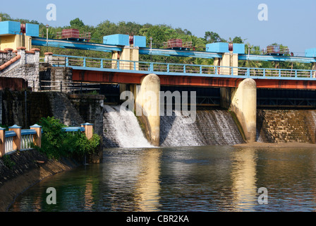 Aruvikkara barrage dans la rivière Karamana à Kerala Banque D'Images