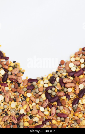 Les légumineuses, les graines et pattern bean sur fond blanc Banque D'Images
