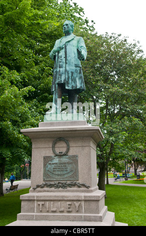 Saint John New Brunswick centre ville de Kings Square park statue de Sir Samuel Leonard Tilley, au centre-ville de Belvédère Banque D'Images