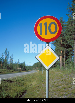 110 km/h vitesse limite signe, Suède Banque D'Images