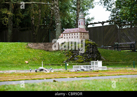 Modèle de Stara Ruzyne aéroport et Cesky Krumlov Castle dans le parc Boheminium à Marianske Lazne. En Photo le 20 septembre Banque D'Images