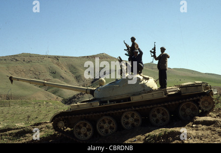 Soulèvement kurde contre Saddam Hussein, mars 1991. Combattants peshmergas kurdes à Zakho prendre des positions de l'armée iraquienne. Banque D'Images