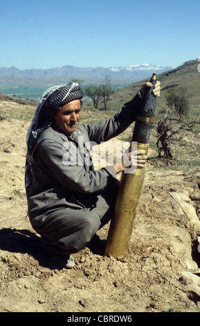 Soulèvement kurde contre Saddam Hussein, mars 1991. Combattants peshmergas kurdes à Zakho prendre des positions de l'armée iraquienne. Banque D'Images