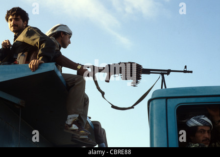 Soulèvement kurde contre Saddam Hussein, mars 1991. Combattants peshmergas kurdes à Zakho prendre des positions de l'armée irakienne . Banque D'Images