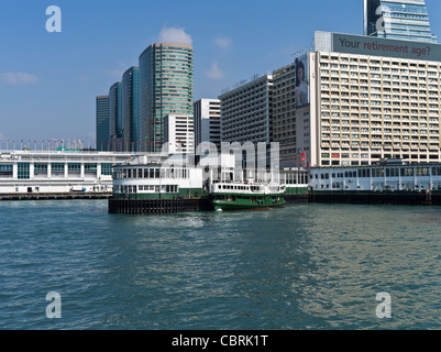 Dh Ocean Terminal Tsim Sha Tsui HONG KONG Star Ferry Pier waterfront buildings Star House et Ocean Terminal Kowloon Banque D'Images