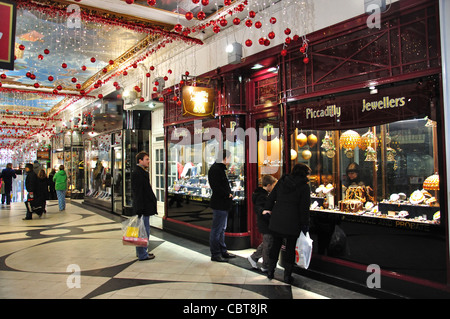 Piccadilly Arcade à Noël, New Street, Birmingham, West Midlands, England, United Kingdom Banque D'Images