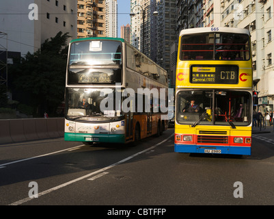 dh bus à impériale CAUSEWAY BAY HONG KONG NWFB Dennis Trident 12m et CTB Volvo Olympian premier citybus nouveau service de bus mondial Banque D'Images