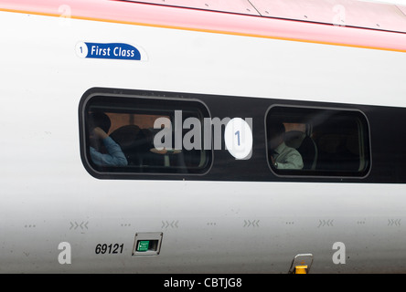 La section de première classe de Pendolino Virgin Banque D'Images