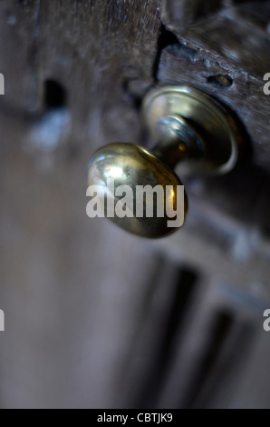 Ancien bouton de porte en laiton Banque D'Images